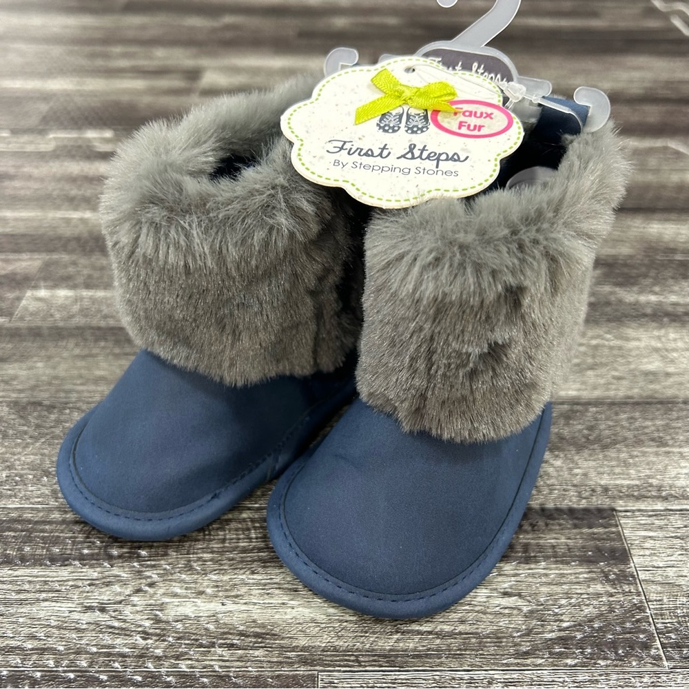 NWT Baby Girls Size 2 ( 3-6 Months) First Steps Navy w/ Gray Faux Fur Booties